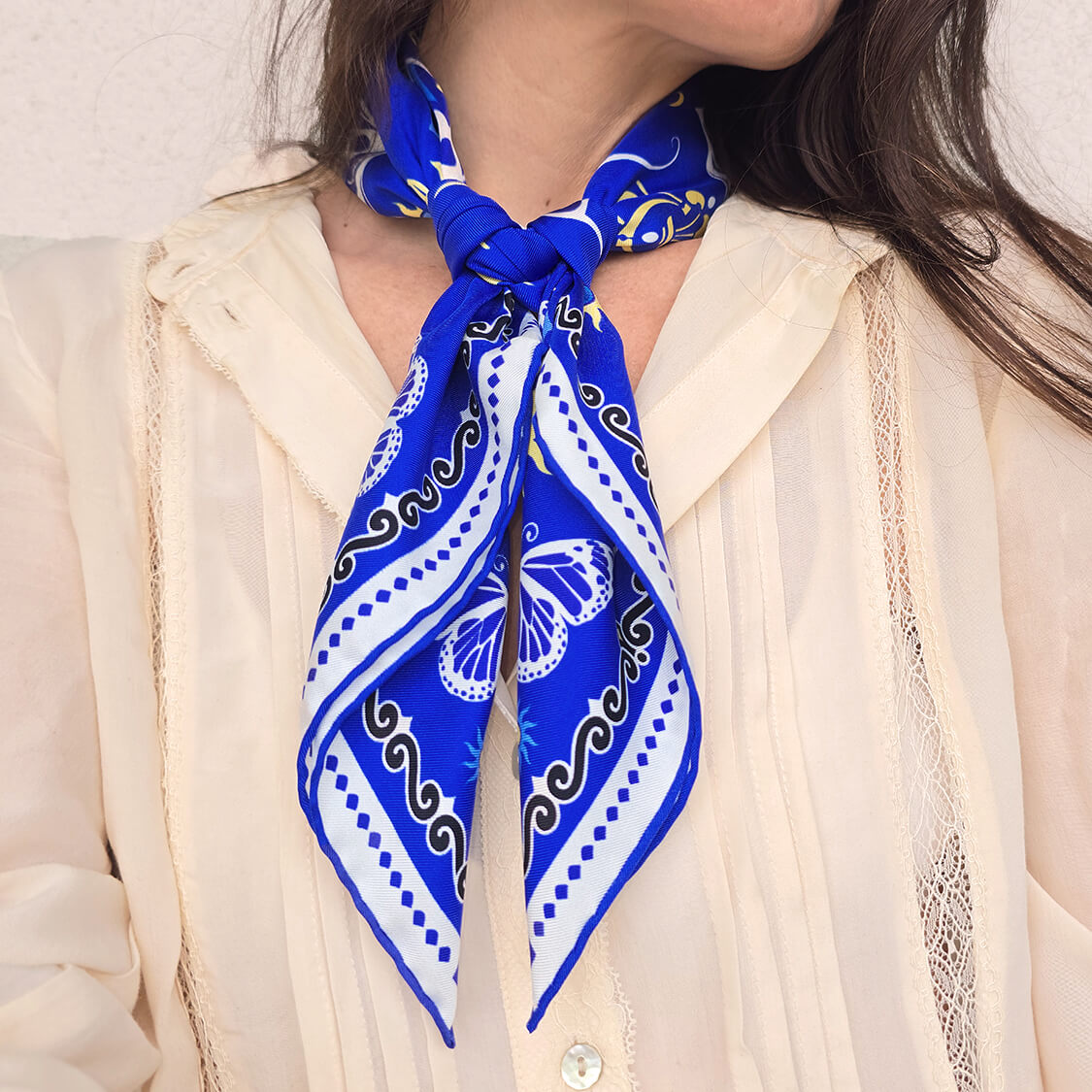 Luxury silk twill scarf , foulard carré en soie 70x70cm de la marque française Maison Aldabaran
