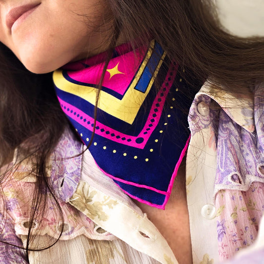 Foulard carré 70x70cm en 100% twill de soie luxueux made in France de la marque de créateur Française Maison Aldabaran